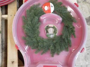 lot 26 image: 7 Sterilite Wreath Storage and 1 Wr...