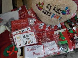 lot 28 image: Pet Holiday Products...