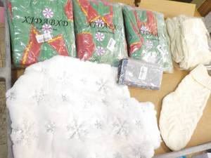 lot 36 image: Holiday Clothing and Cable Knit Xma...