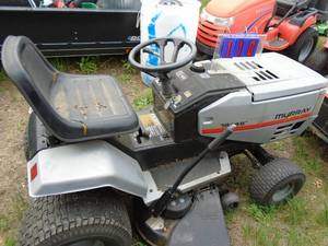 Murray 18 hp twin 46 deck. Good used condition. Runs but needs a little tlc. As shown.