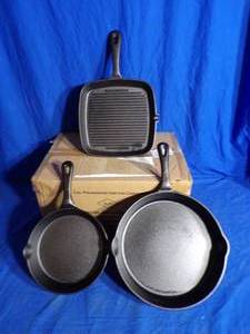 lot 2 image: New 3 Piece Pre- Seasoned Cast Iron Cookware Set