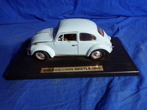 lot 28 image: Vintage 1967 Sky Blue VW Beetle Model Car