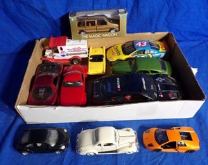 lot 40 image: Box of Various Model and Diecast Cars