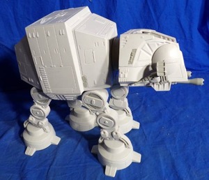 lot 48 image: Star Wars Imperial AT-AT Walker