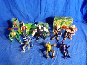 lot 61 image: Vintage Toys and Figures