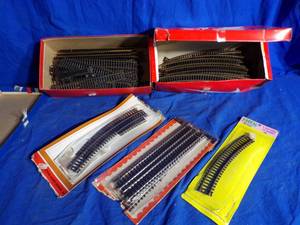 lot 66 image: Various Sections of Curved and Straight HO Scale Tracks