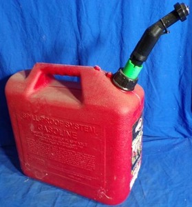 lot 89 image: Briggs and Stratton Smart-Fill Fueling System - 5 Gallon