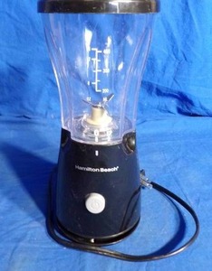 lot 116 image: Hamilton Beach Black Single Serve Blender with Lid