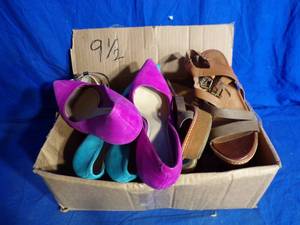 lot 133 image: Assortment of Womens Sandals Size 9 12