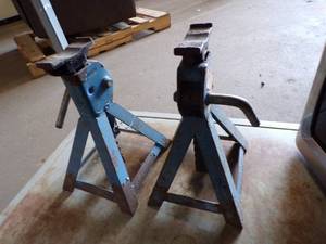 lot 171 image: 2 Ton Heavy Duty Jack Stands