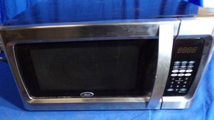 lot 173 image: Counter Top Microwave Oven