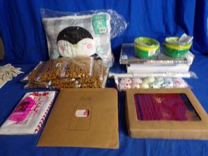 lot 186 image: Various Assortment of Craft Supplies and Home Decor