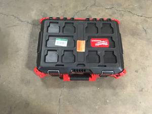 Milwaukee PACKOUT 22 in. Medium Red Tool Box with 75 lbs. Weight CapacityCustomer Returns See Pictures