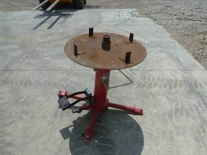 lot 16 image: Strongway Transmission Jack 1000 lb
