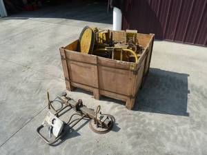 lot 23 image: Avero Vacuum Sheet Metal Lift