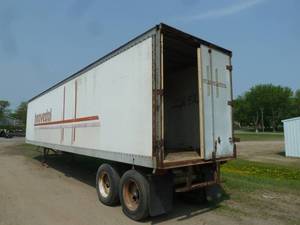 lot 2 image: Fruehauf Storage Van Trailer