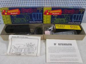 lot 25 image: (EC1) 2 Roundhouse HO Scale Train C...