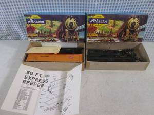 lot 28 image: (EC1) 2 Athearn HO Scale Train Car ...