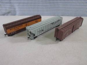 lot 35 image: (EC1) 3 HO Scale Train Cars...