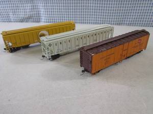 lot 36 image: (EC1) 3 HO Scale Train Cars...