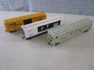 lot 41 image: (EC1) 3 HO Scale Train Cars...