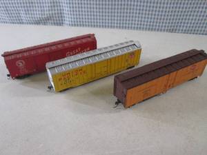 lot 42 image: (EC1) 3 HO Scale Train Cars...