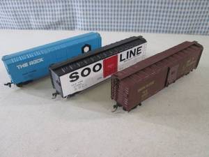 lot 44 image: (EC1) 3 HO Scale Train Cars...