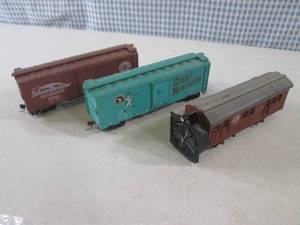 lot 49 image: (EC1) 3 HO Scale Train Cars...