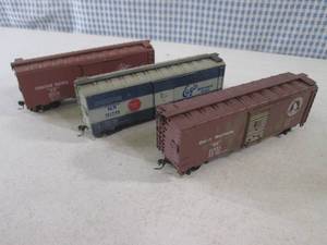 lot 51 image: (EC1) 3 HO Scale Train Cars...