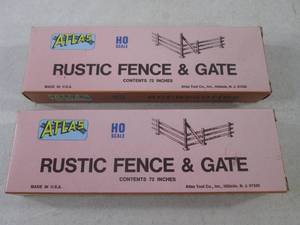 lot 83 image: (EC1) 2 Boxes Atlas HO Scale Rustic...