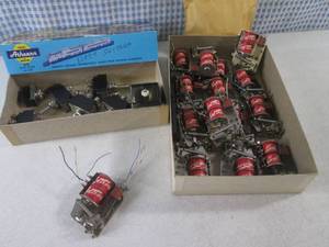 lot 103 image: (CS) Box of Assorted Kemtron HO Swi...
