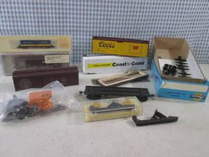 lot 107 image: (EC1) 2 Collector Train Cars in Pac...