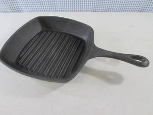 lot 169 image: (H-2) Emeril Cast Iron Pan 10 x 10...
