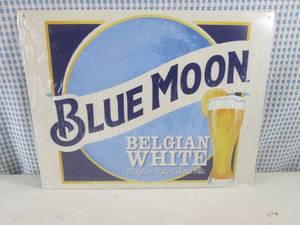 lot 183 image: (FS) Blue Moon Belgian White Tin ...