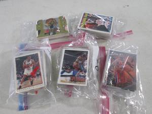 lot 202 image: (EC1) 250 Assorted Basket Ball Spor...