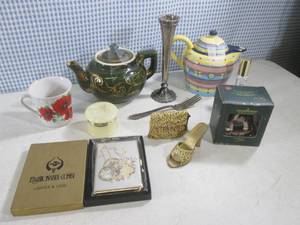 lot 207 image: (CSB) Lot of Misc - Tea Pots - Ciga...