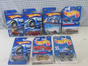 lot 322 image: (EC1) Assorted Hot Wheels in Packag...
