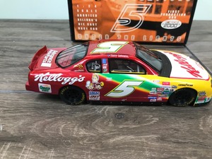 lot 308 image: 2000 Nascar Racing Champions Under the Lights Terry Labonte #5  Kellogs 124 scale die cast stock car