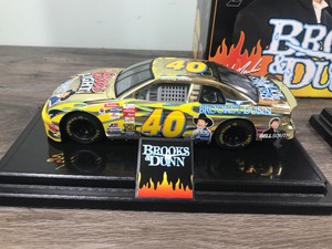 lot 335 image: 1999 Nascar Matco Tools 20th Anniversary Sterling Marlin #40 2 car set  Brooks & Dunn  Coors Light  124 scale die cast stock cars
