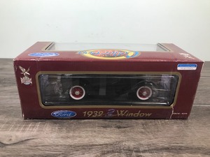 lot 338 image: Road Legends 1932 Ford 3 Window 118 scale die cast car