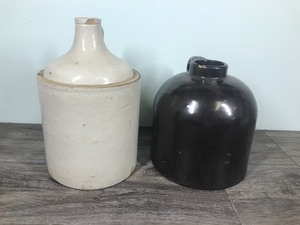 lot 367 image: 2 - Vintage Red Wing Jugs