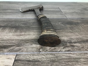 lot 371 image: Vintage Estwing hatchet