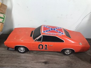 lot 376 image: Lot of collectible toys