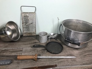 lot 380 image: Lot of vintage kitchen items