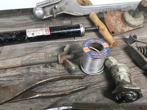lot 382 image: Lot of tools