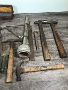 lot 383 image: Lot of vintage tools