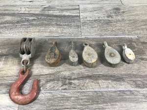 lot 384 image: 6 - Small vintage pulleys