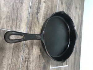 lot 394 image: Chefmate 12 cast iron skillet