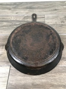 lot 399 image: Vintage 12 cast iron skillet