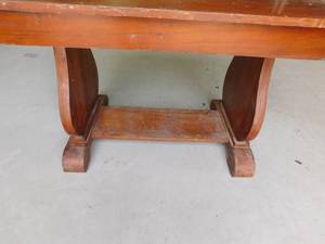 lot 1 image: Vintage desk w drawer